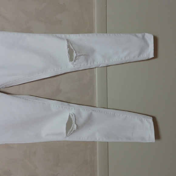 Forever 21 White Distressed Skinny Size 25 - Picture 2 of 8